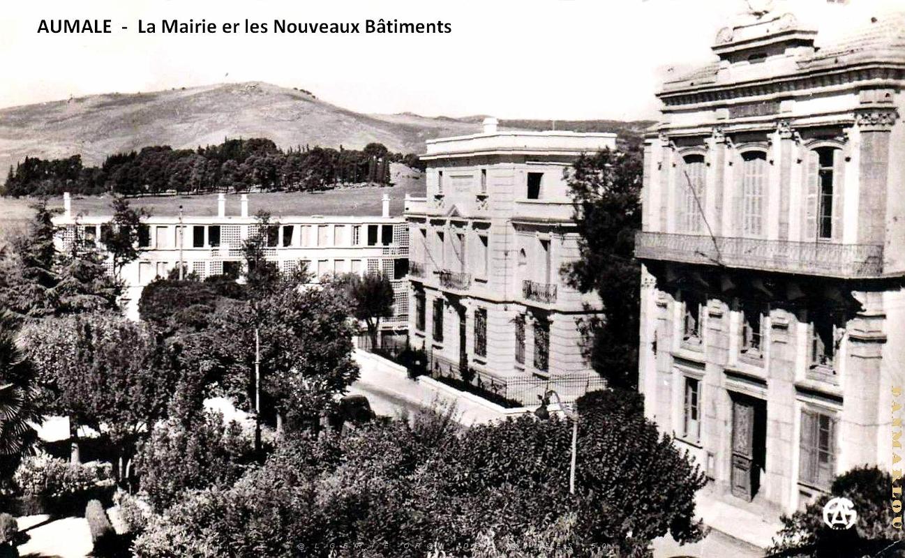 Aumale - Mairie et Nouveaux Logements.jpg